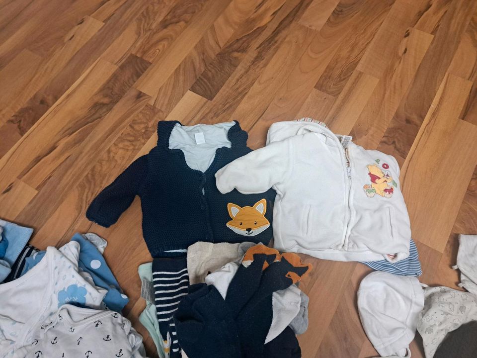 Kleidungspaket Junge Größe 50/56 Babykleidung in Ascha