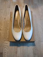 Tamaris Pumps weiß Damen Schuhe Gr. 40 Nordrhein-Westfalen - Engelskirchen Vorschau