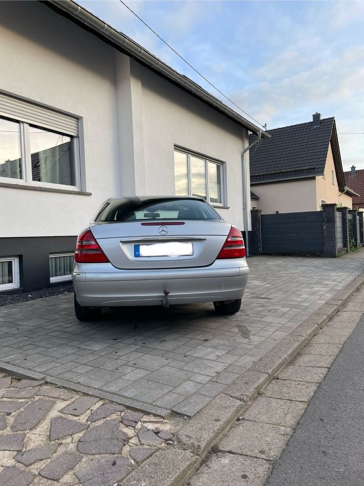 Mercedes-Benz E 200 KOMPRESSOR ELEGANCE Steuerkette Neu in Losheim am See