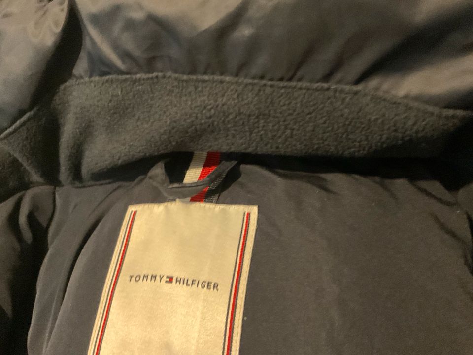 Tommy Hilfiger Daunenjacke Größe XS in Asbach