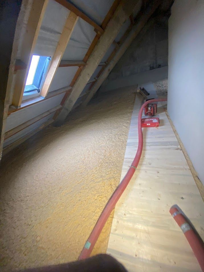 Dachbodendämmung Dämmung Sanierung Einblasdämmung in Oelsnitz/Erzgeb.