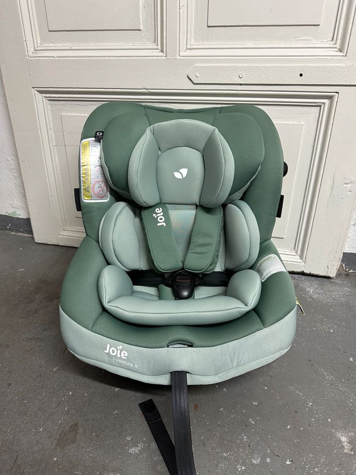 Auto-Kindersitz i-Venture R + dazu passende Base von Joie in Frankfurt am Main