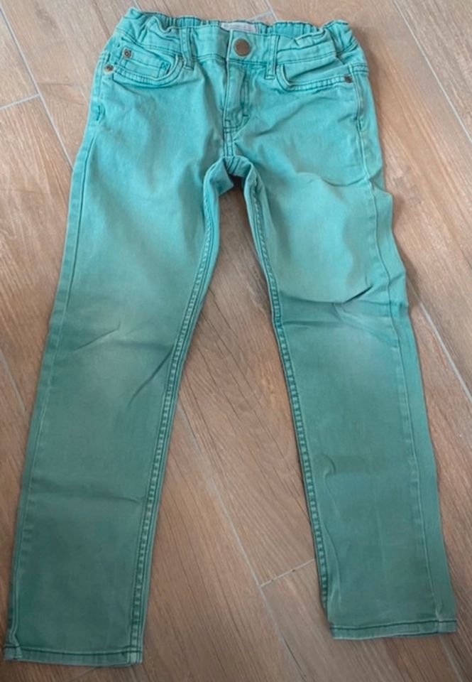 Kinder Jungs Hose  Jeans  alive coloured Jeans 128 grün in Oberzissen