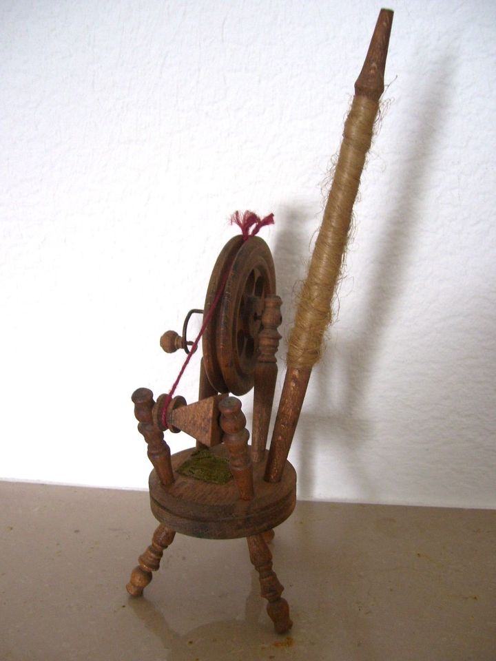 Kleines Deko-Spinnrad Höhe ca. 27 cm Holz Schnur braun gebraucht in Heusweiler
