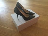 Jimmy Choo Pumps aus schwarzem Lackleder / LOVE 100 Hamburg-Nord - Hamburg Alsterdorf  Vorschau