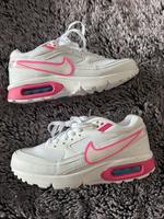 Weiss Pinke Nike Schuhe zu verkaufen Neu Nordrhein-Westfalen - Mönchengladbach Vorschau