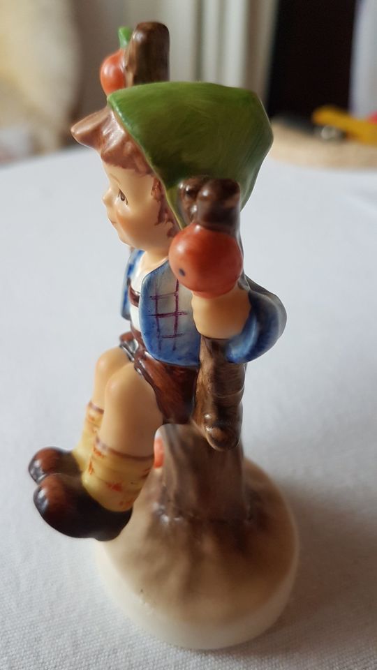 OriginalGoebels, HERBST-Junge im Apfelbaum,Porzellan Figur 142 in Oppenheim