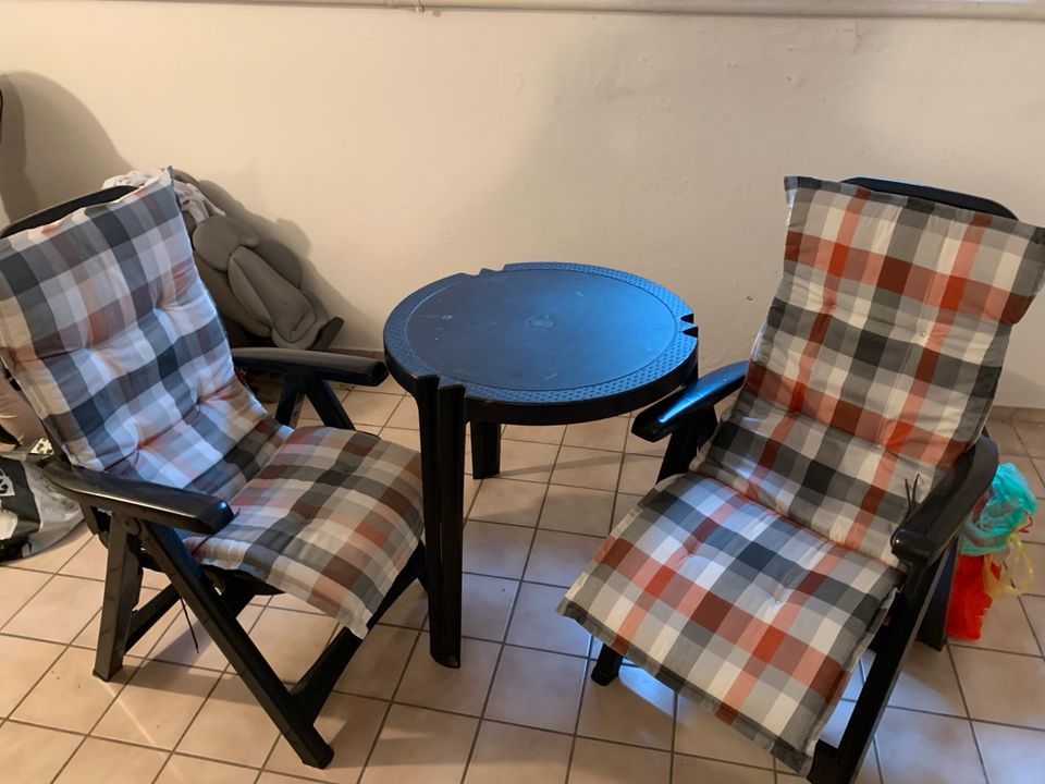 Gartenstühle mit Tisch in Ergoldsbach