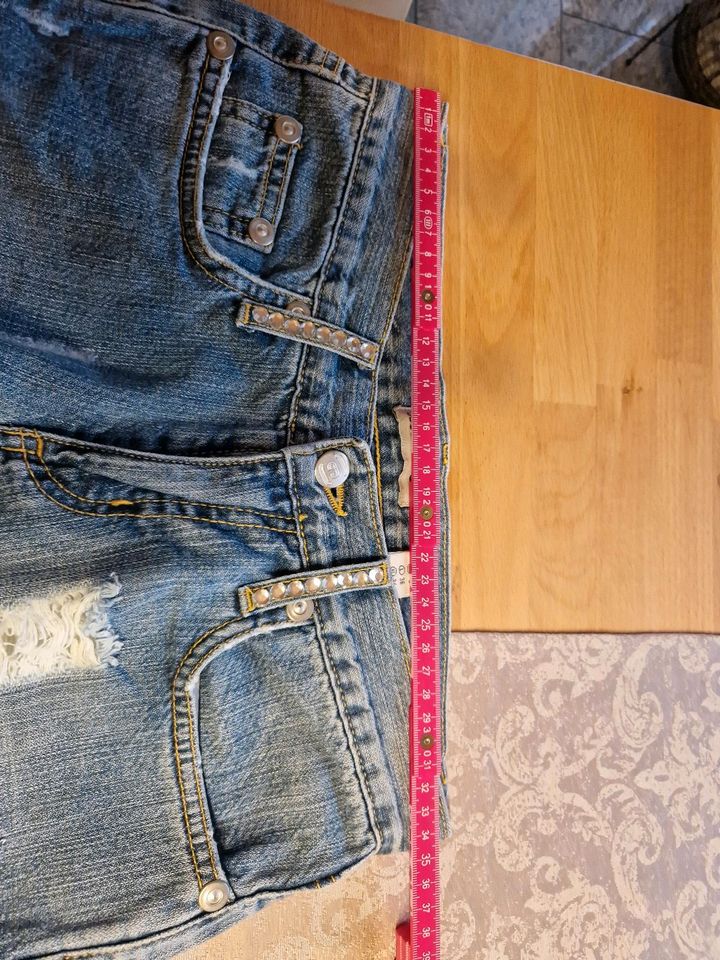 Jeans Hose Jeanshose Schlaghose Gr. 34 neuwertig in Salzgitter
