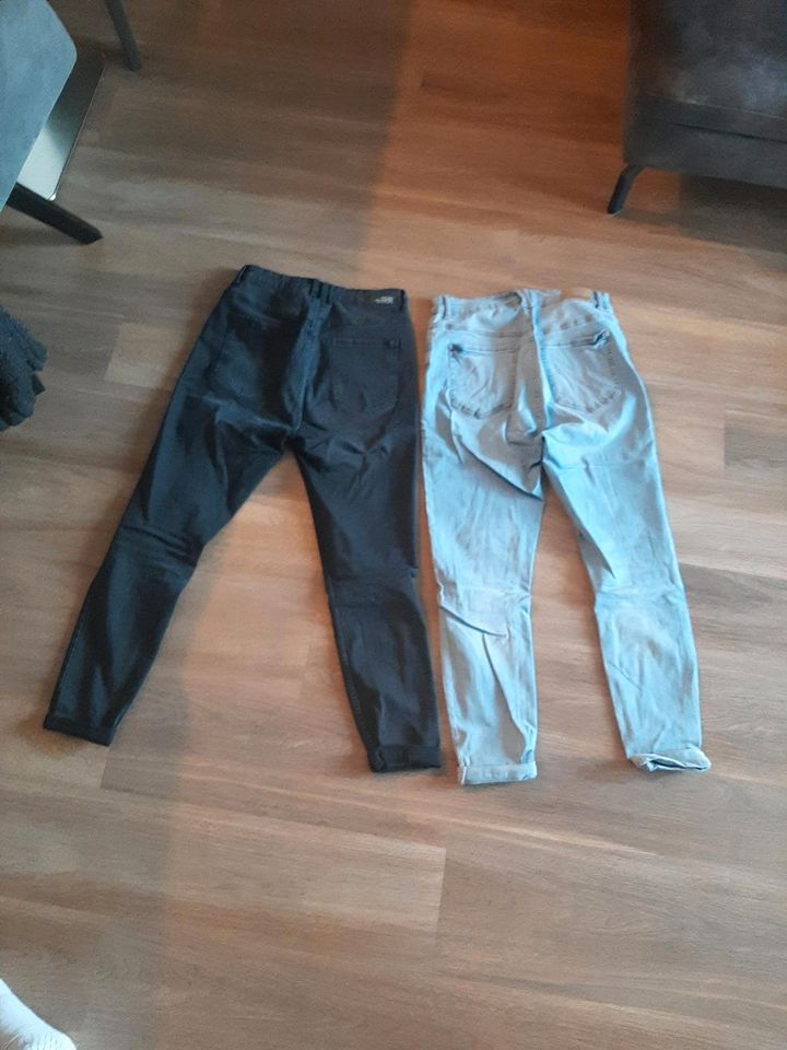 2 gut erhaltene Skinny Jeans hosen in Hamburg