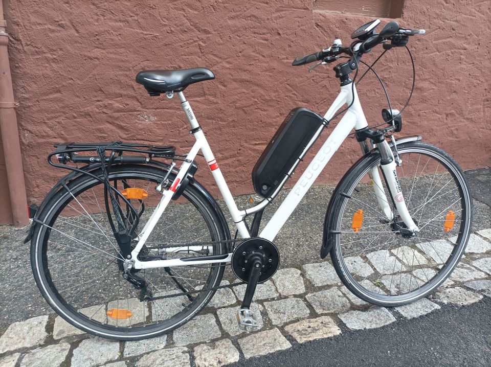 E-Bike Special Edition Touring Peugeot CC71 Markenfahrrad Fahrrad in Rimpar