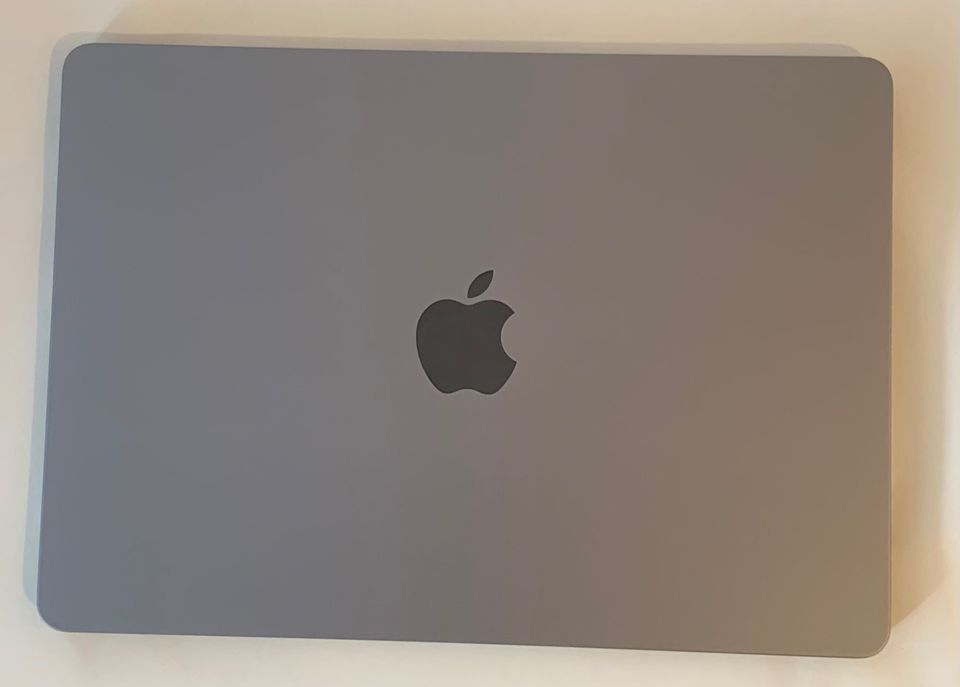 MacBook Air M2 13“, 24 GB RAM, 1 TB SSD, 8 Core CPU, 10 Core GPU, in München