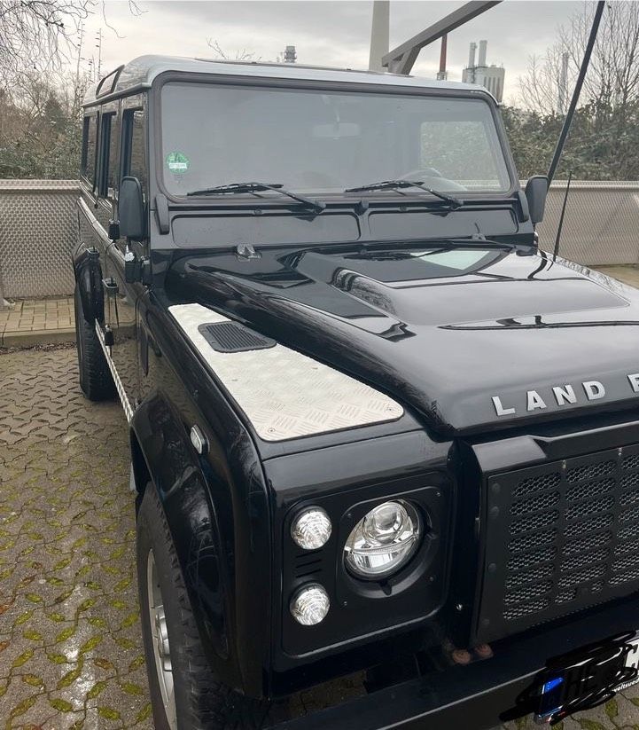 Land Rover Defender 110 TD4 Station Wagon in Lehre