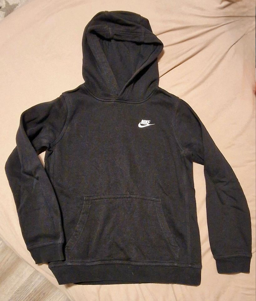 Nike Sweatshirt gr. 147-158 in Leipzig