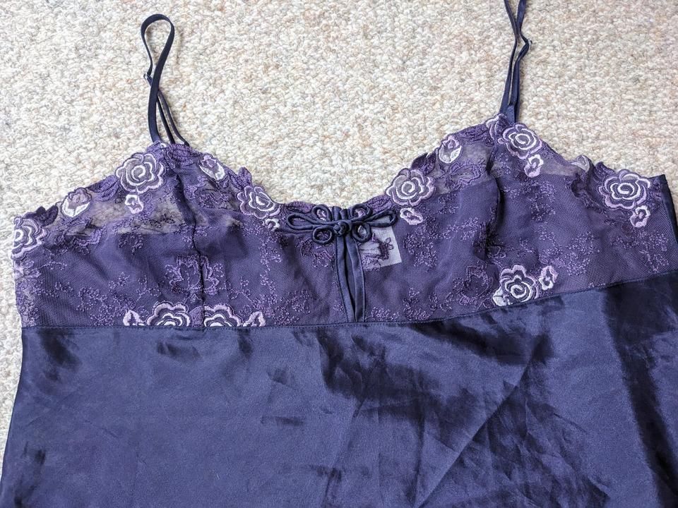 Tolle Satin Nachtwäsche 44 Hemdchen Pyjama lila Spitze leicht in Hennigsdorf