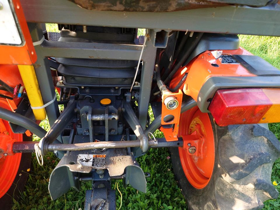 Kubota B1410 ,Kleintraktor,Schlepper,Schmalspur Traktor in Harth-Pöllnitz