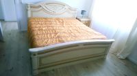 Zum Verkauf steht abgebildete Bett mit zwei Nachttischen. Niedersachsen - Lehrte Vorschau
