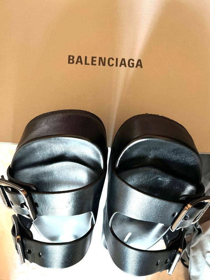 Balenciaga Mallorca Leder Pantolette mit Plateau Gr.38 Fb.schwarz in Köln