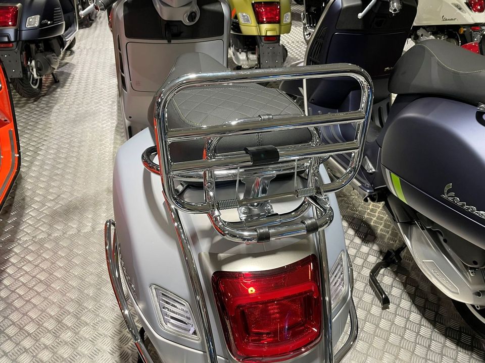 Vespa GTS 300 Super Tech ohne Zubehör in Springe