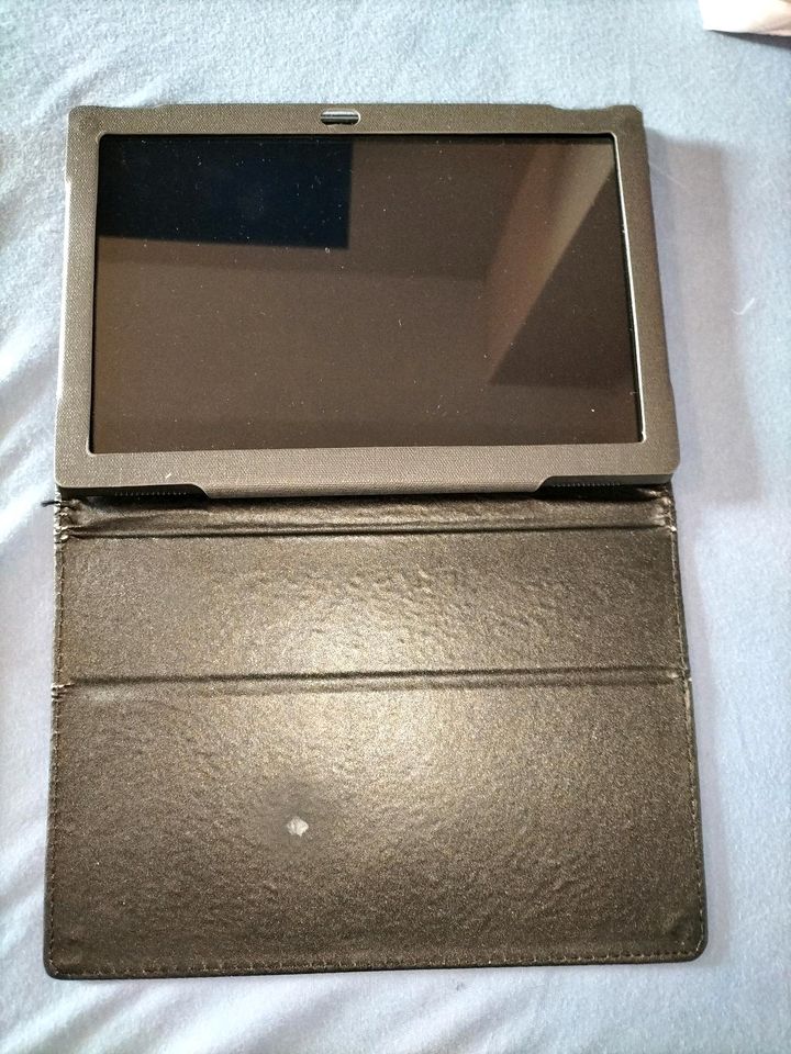 Tablet von AOYODKG mit Tastatur in Kreuztal