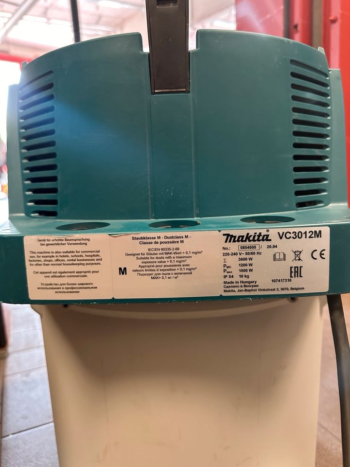 Makita vc3012m in Erfurt