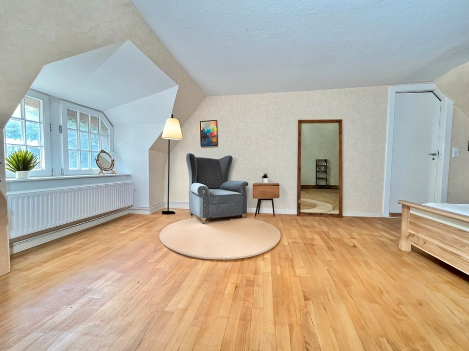 --Neuer Preis-- Reetgedecktes Landhaus Auf 2470m² Grundstück Mit 2 Wohnungen in Hattstedt