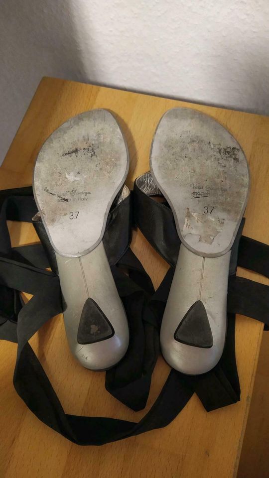 Schwarze schicke Zehensandalen zum Schnüren in Dußlingen