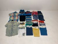 Großes Kleidungspaket 43x Hosen, Pullover, T-Shirts Herren Gr.S Nordrhein-Westfalen - Steinhagen Vorschau