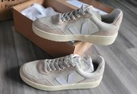 VEJA V-90 LEATHER PIERRE Turnschuhe white/beige in 42, NEU Hessen - Kassel Vorschau