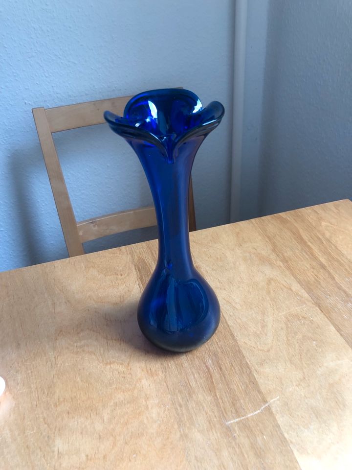 blaue Glasvase ca. 23 cm[DDR o. Böhmen handgef. Art Deco-Stil] in Berlin