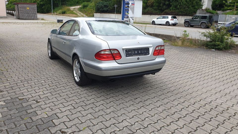 Mercedes-Benz CLK 320 SPORT*Automatik*Kl+SSD* in Kelheim