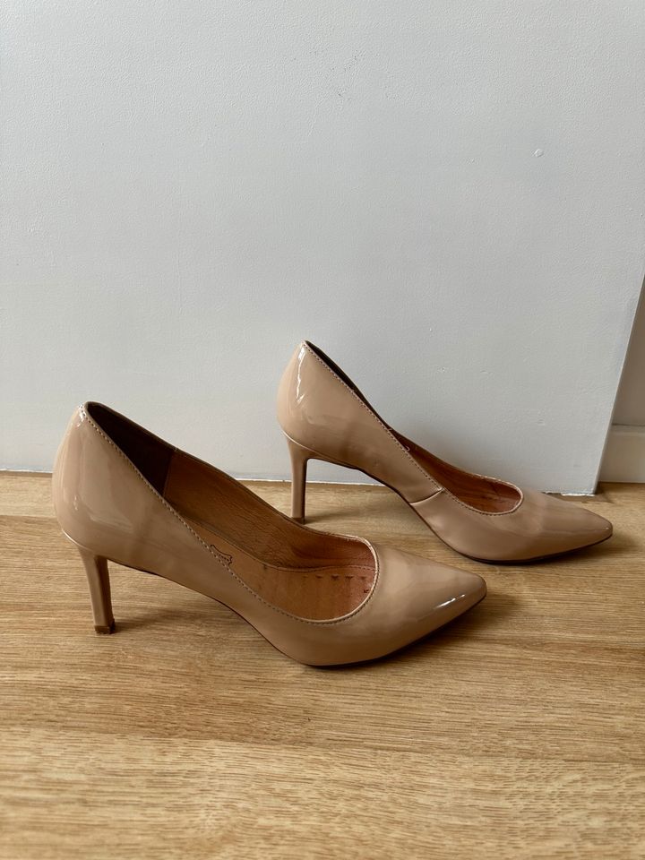 Buffalo London Pumps in Lack Nude gr.40 in Hallbergmoos