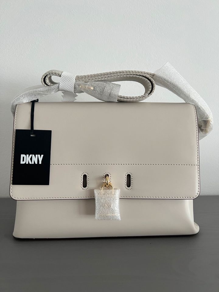 DKNY Damen Palmer Pebble in Smooth Leather Crossbody in beige in Karlsruhe