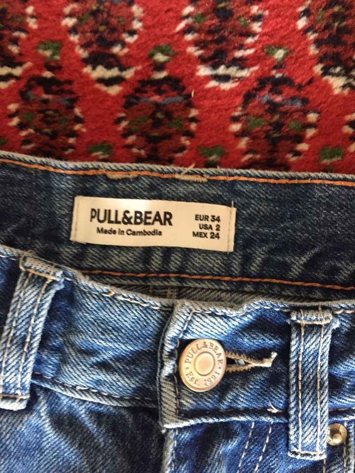 Pull&Bear highwaist Jeans Momjeans in Blomberg