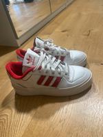 Adidas Sneaker, Größe 39 1/3 weiß mit rot Baden-Württemberg - Fellbach Vorschau