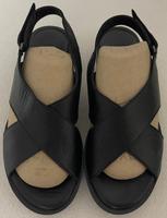 CAPRICE Damen Sandale flach Leder schwarz Gr. 38 Frankfurt am Main - Bergen-Enkheim Vorschau