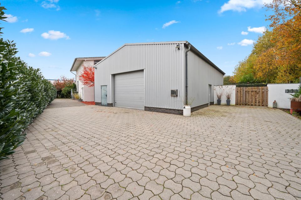 ACHTUNG: Dies ist ein Gewerbehaus auf einem Gewerbegrundstück!!!!!!!  Hier haben Sie die Möglichkeit um ein sehr geräumiges Architekten Haus mit Halle zu erwerben, im Moment eine Seltenheit in... in Nordhorn