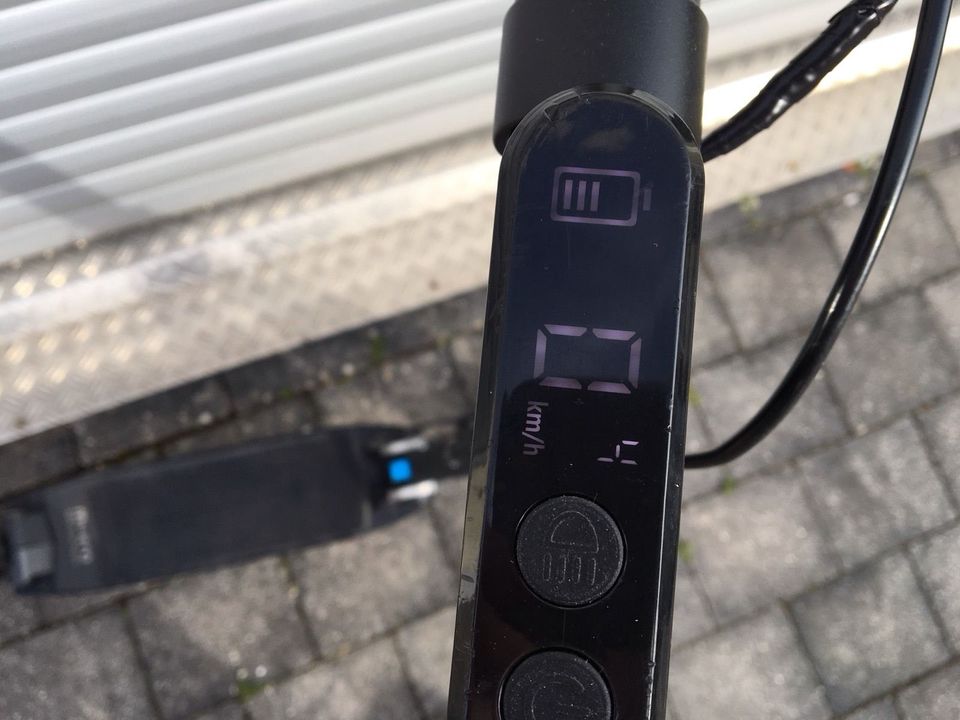 Micro emicro Explorer E-Scooter Elektroroller in Heilbronn