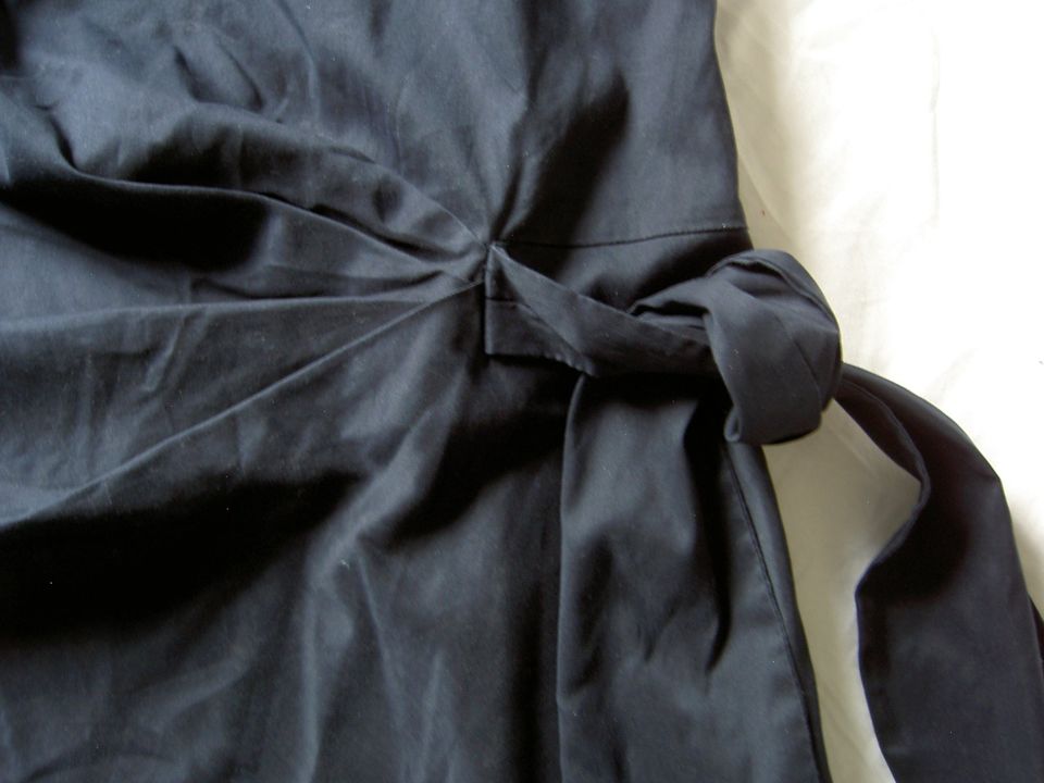 Etui-Kleid dunkelblau Raffungen von Esprit, Gr. 34, gut erhalten in Tittling