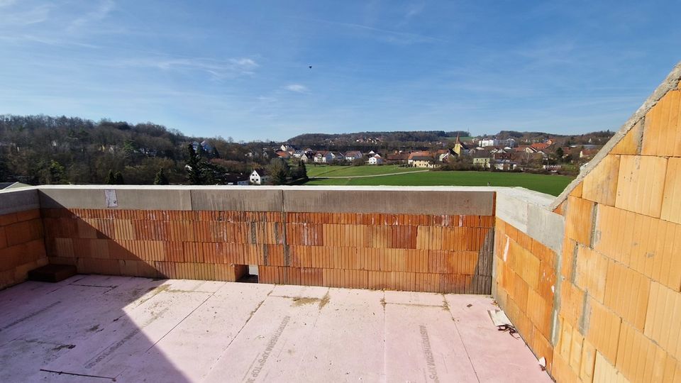 JETZT BESICHTIGEN: Top Dachgeschoss-Wohnung mit blickgeschützter, sonniger Loggia! in Nittendorf 