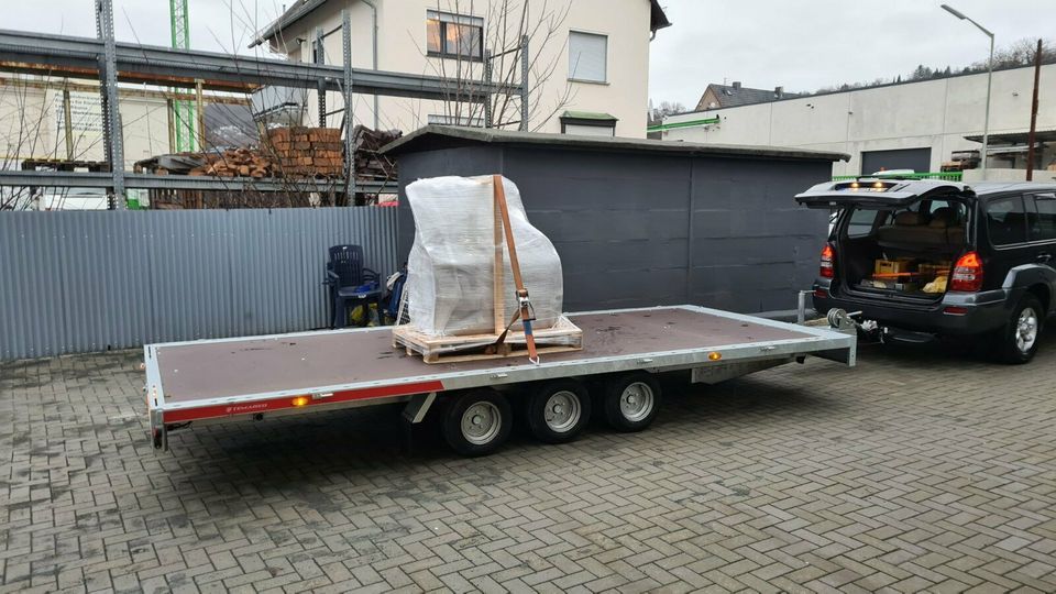 Autotransporter MIETEN/LEIHEN 3,5t Anhänger universal mit Rampen in Siegen