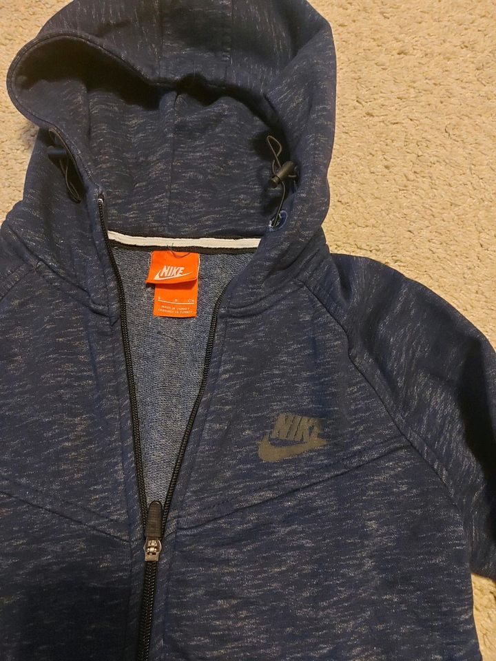 Sportjacke Nike gr. 146-152 in Raisdorf