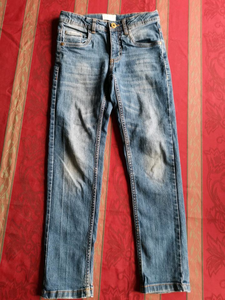Jeans gerader Schnitt größe 140 in Eitorf