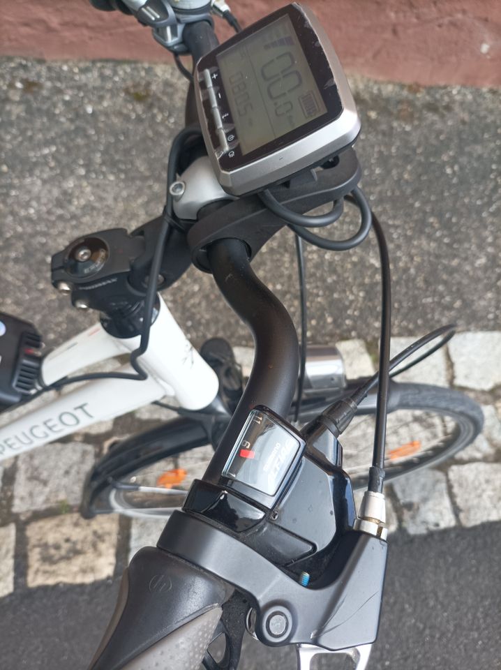 E-Bike Special Edition Touring Peugeot CC71 Markenfahrrad Fahrrad in Rimpar