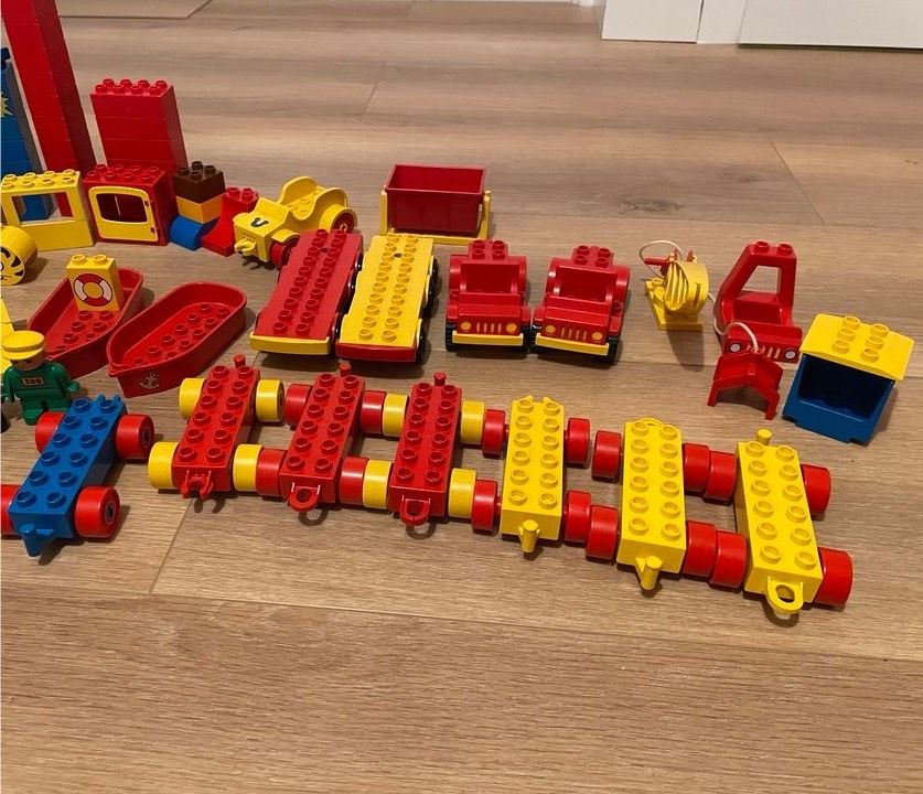 Fast 150 Teile Lego und Platte in Schwerte