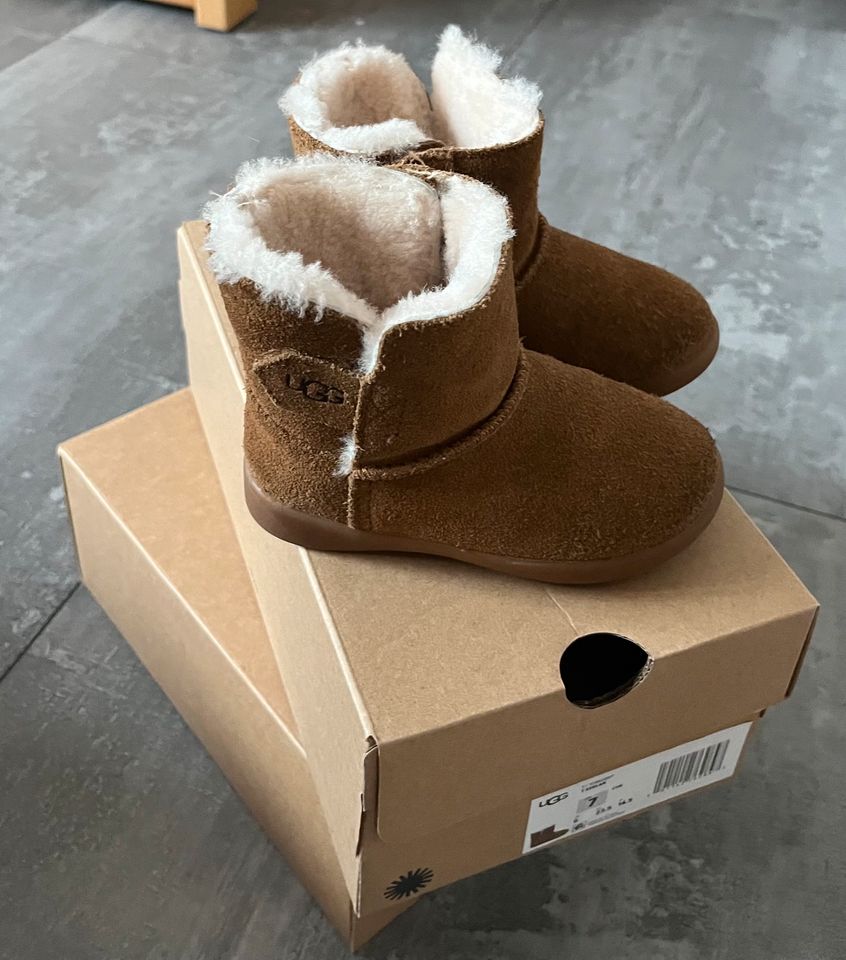 UGG Keelan Winterboots mit Lammwolle, Größe 23.5 in Baden-Württemberg -  Riedlingen | Gebrauchte Kinderschuhe Größe 23 kaufen | eBay Kleinanzeigen  ist jetzt Kleinanzeigen