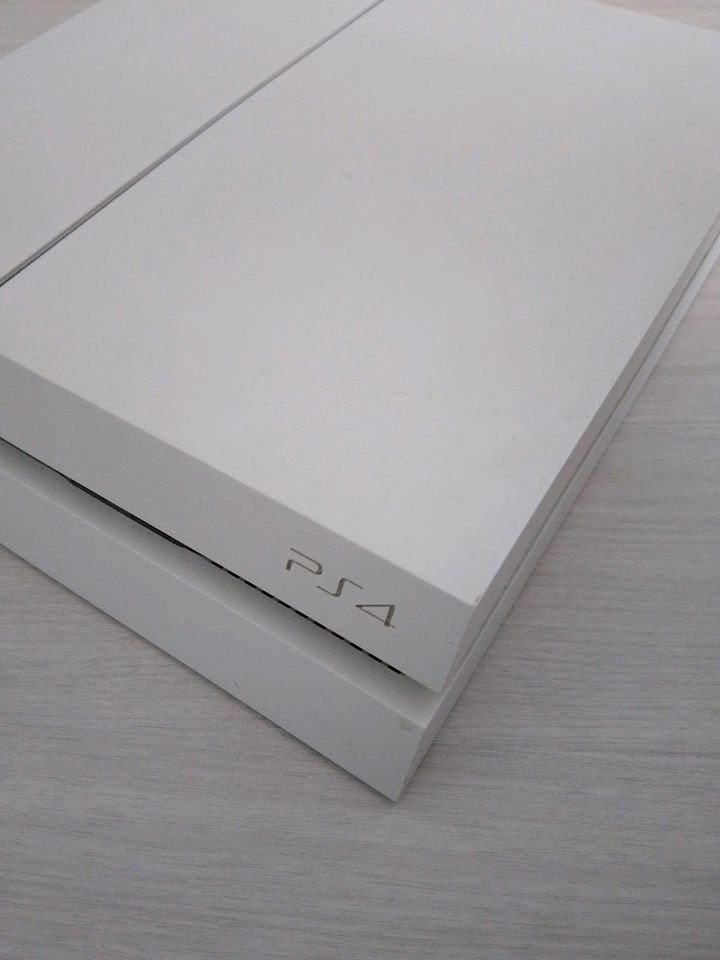 Playstation 4 in weiß muss weg in Ennigerloh