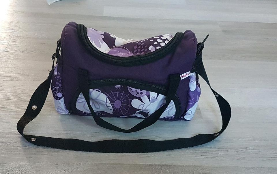 Wickeltasche lila schwarz Blumen gepolsterte Tasche Kinderwagen in Schwerte