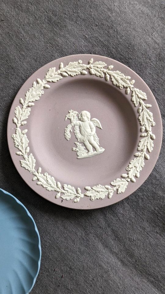 Wedgewood  kl.Teller und Dose in Bietigheim-Bissingen