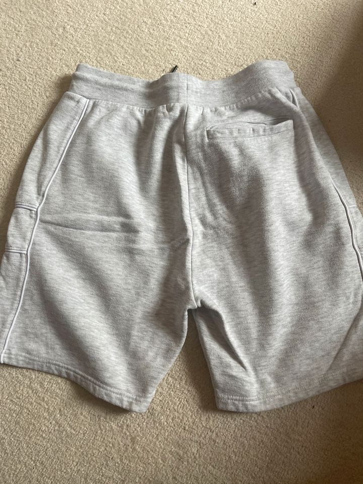 Hose Shorts Jungen S in Neukirchen/Pleisse